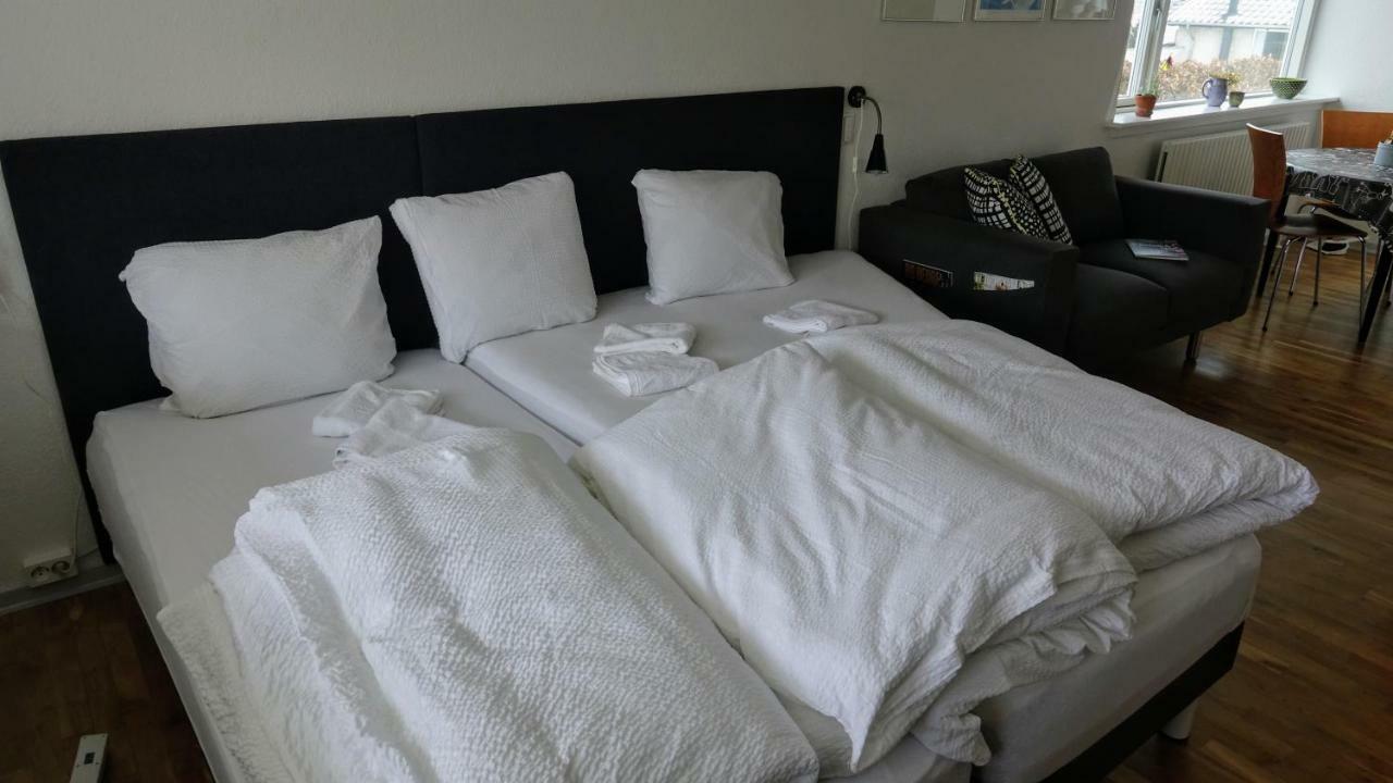 2 Rooms, Private Kitchen, Bathroom, And Garden. Århus 外观 照片