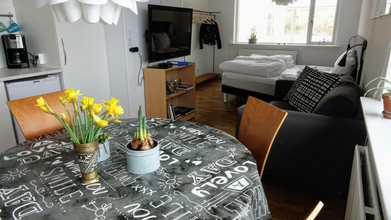 2 Rooms, Private Kitchen, Bathroom, And Garden. Århus 外观 照片