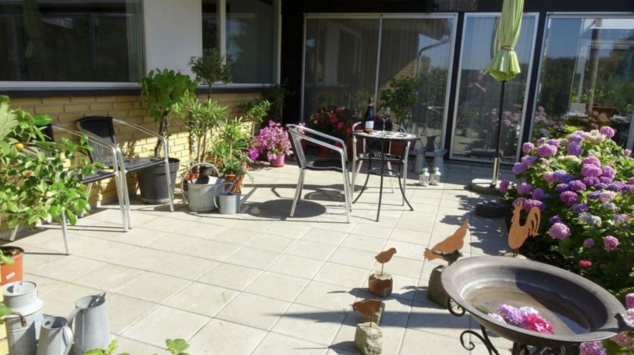 2 Rooms, Private Kitchen, Bathroom, And Garden. Århus 外观 照片